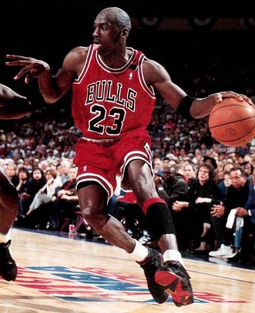 A BEGINNER'S GUIDE TO BASKETBALL